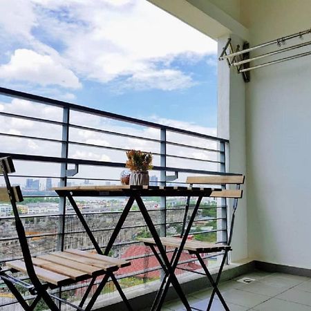 Puchong 8-12 Pax 5Min Lrt Cozy Apartment Ioi Mall Exterior photo